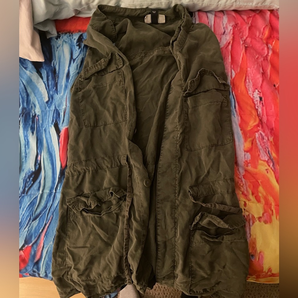 Universal thread size medium olive green vest